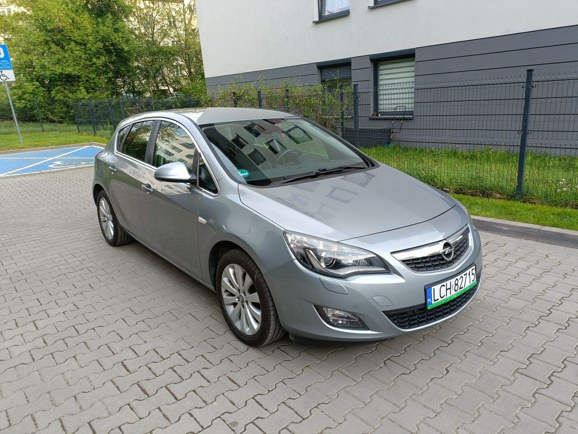 Opel Astra 1.4T 140KM COSMO