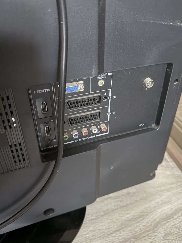 Telewizor Toshiba  32 cale pilot w zestawie