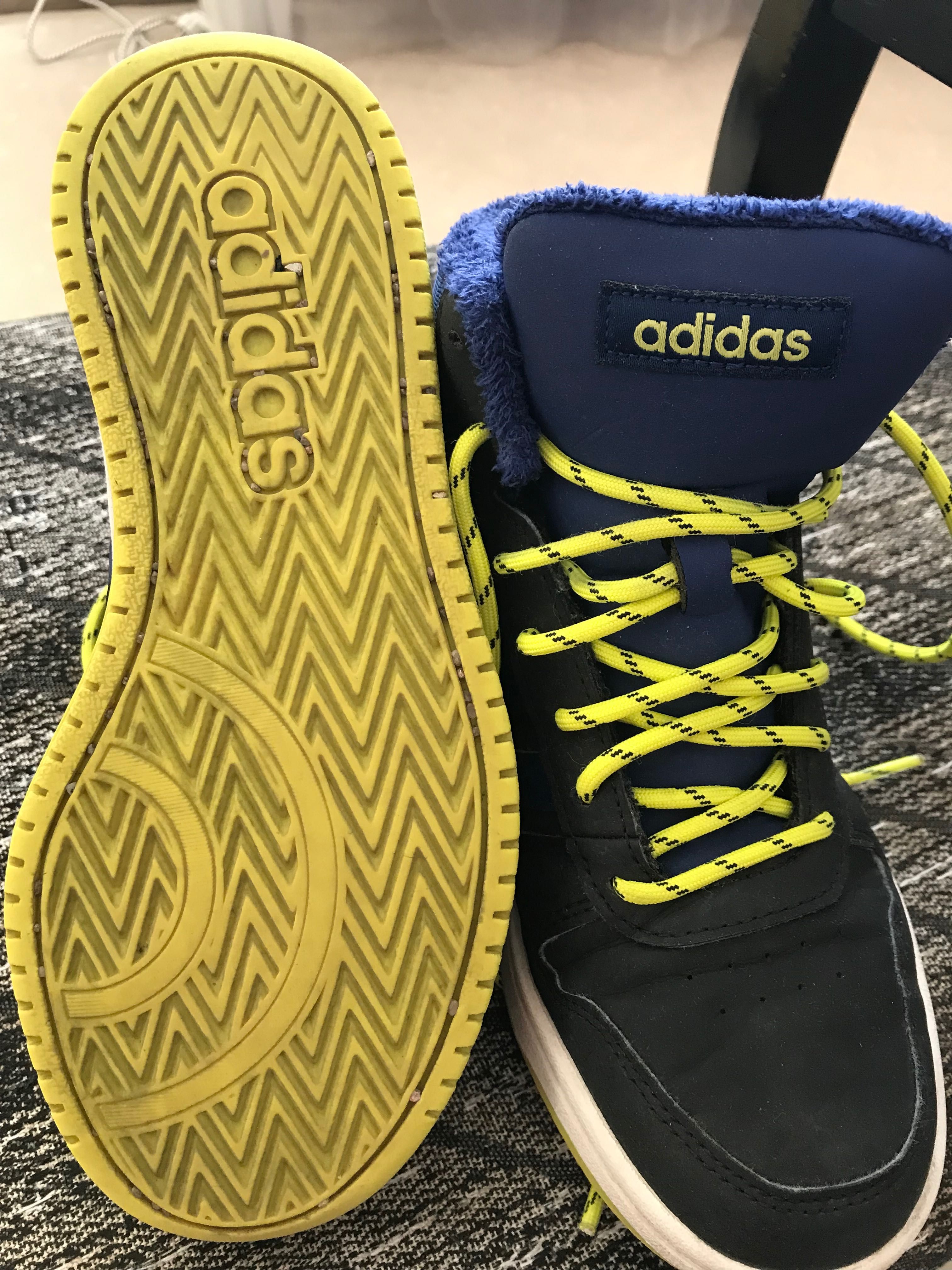 Używane zimowe trampki adidas w rozmiarze 36,