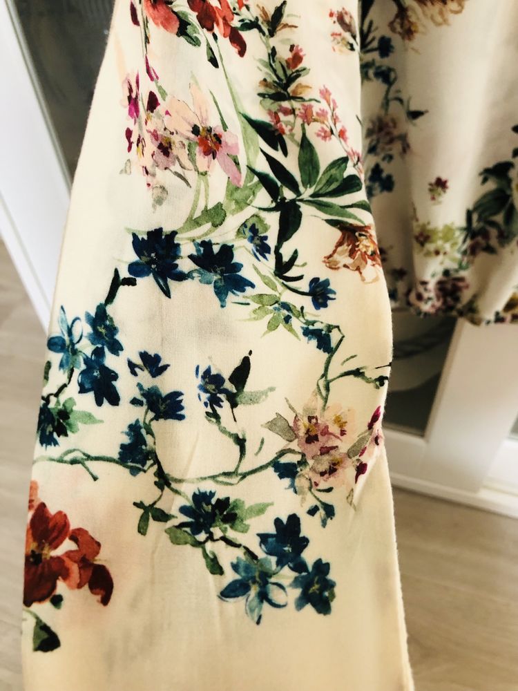 Piękna koszula bluzka koszulowa w kwiaty- Reserved 34/XS