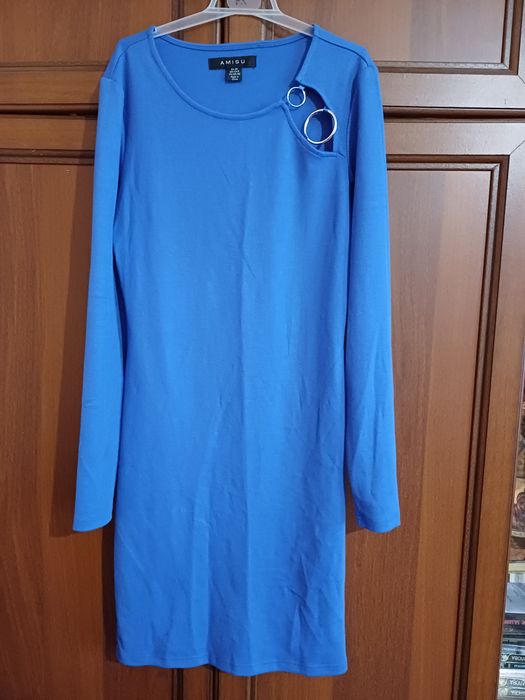 Плаття кольору електрик