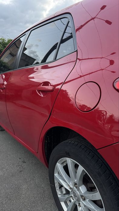 Toyota Auris продам машину