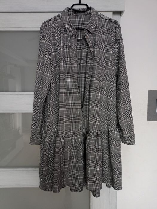 Sukienka w kratkę Mohito