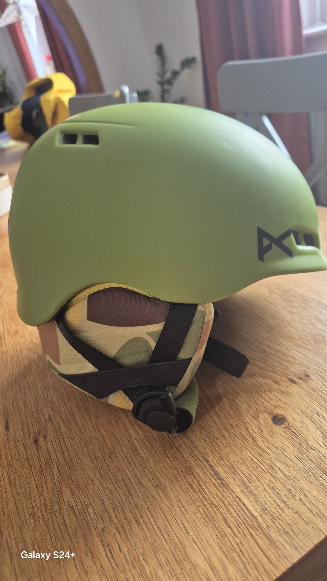 Kask narciarski Anone Burton
