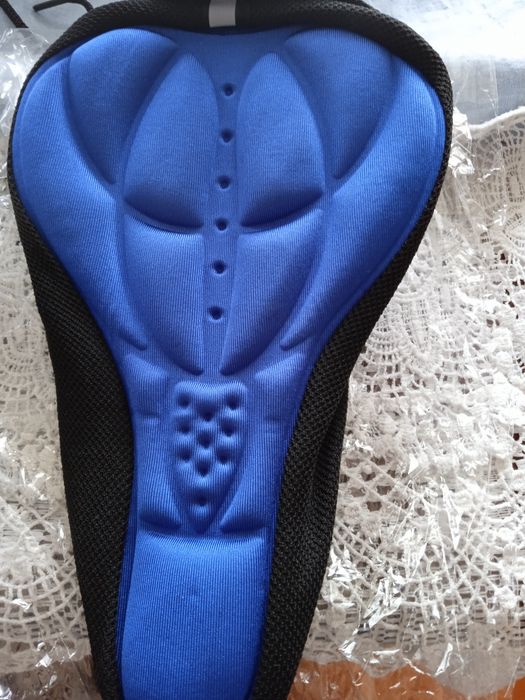 Мягкий чехол из поролона на сидение велосипеда.