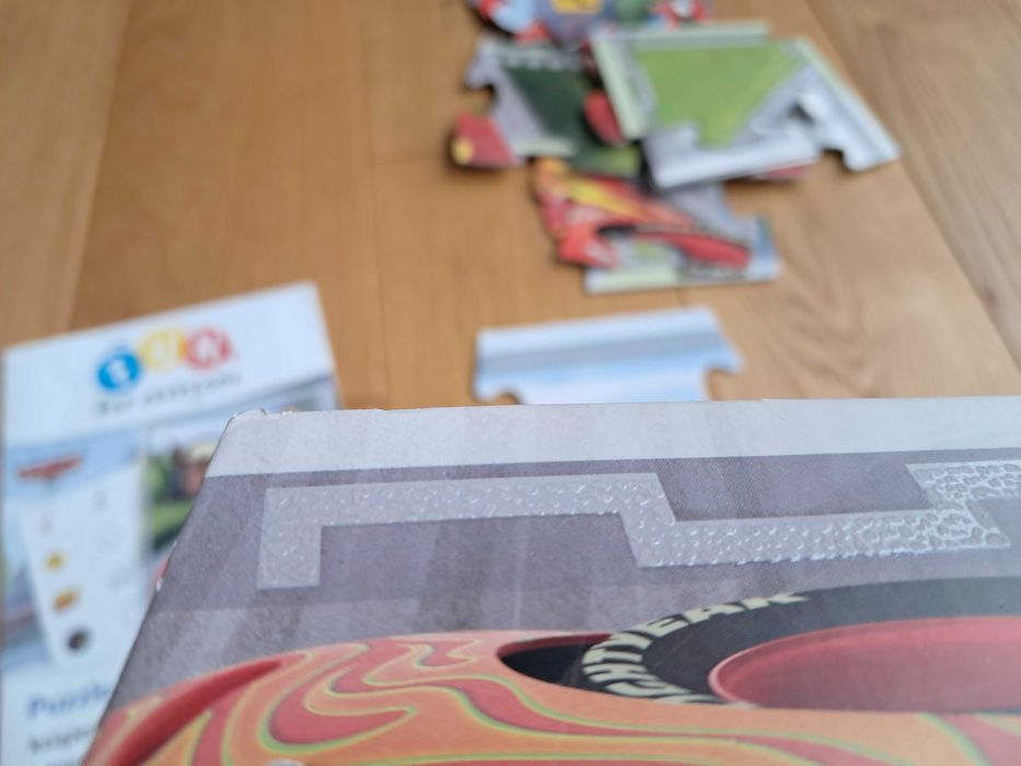 Puzzle Cars sensoryczne i puzzle Liczby z książeczką 2+