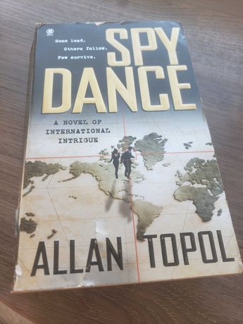 Книга англійською "Spy dance"