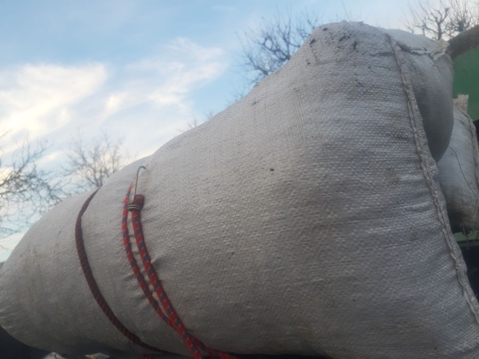 Солома, сіно, в тюках-мішках