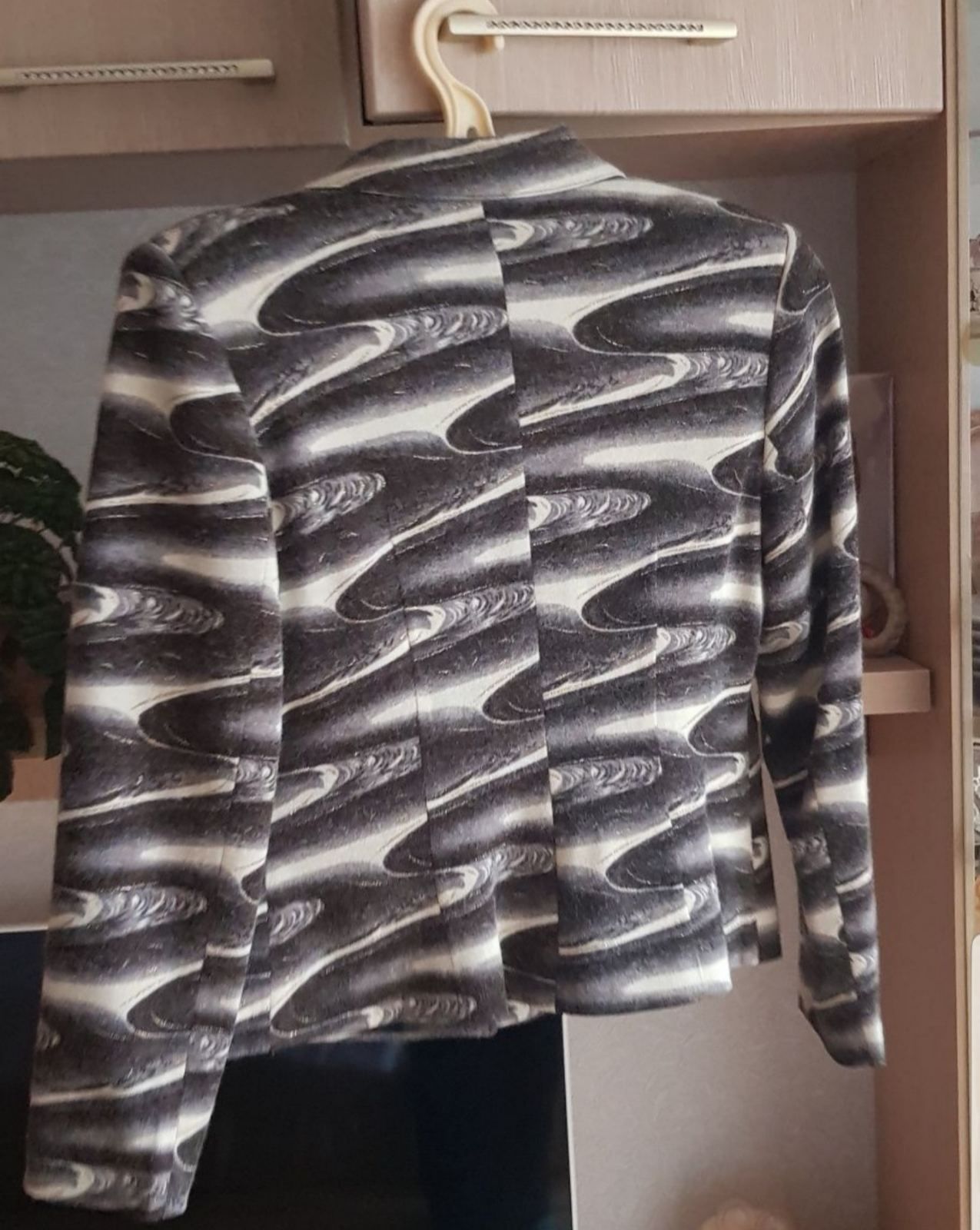 Светр, полувер, піджак