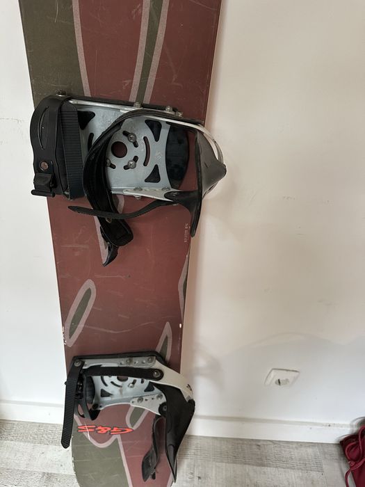 Prancha snowboard com fixações D&S