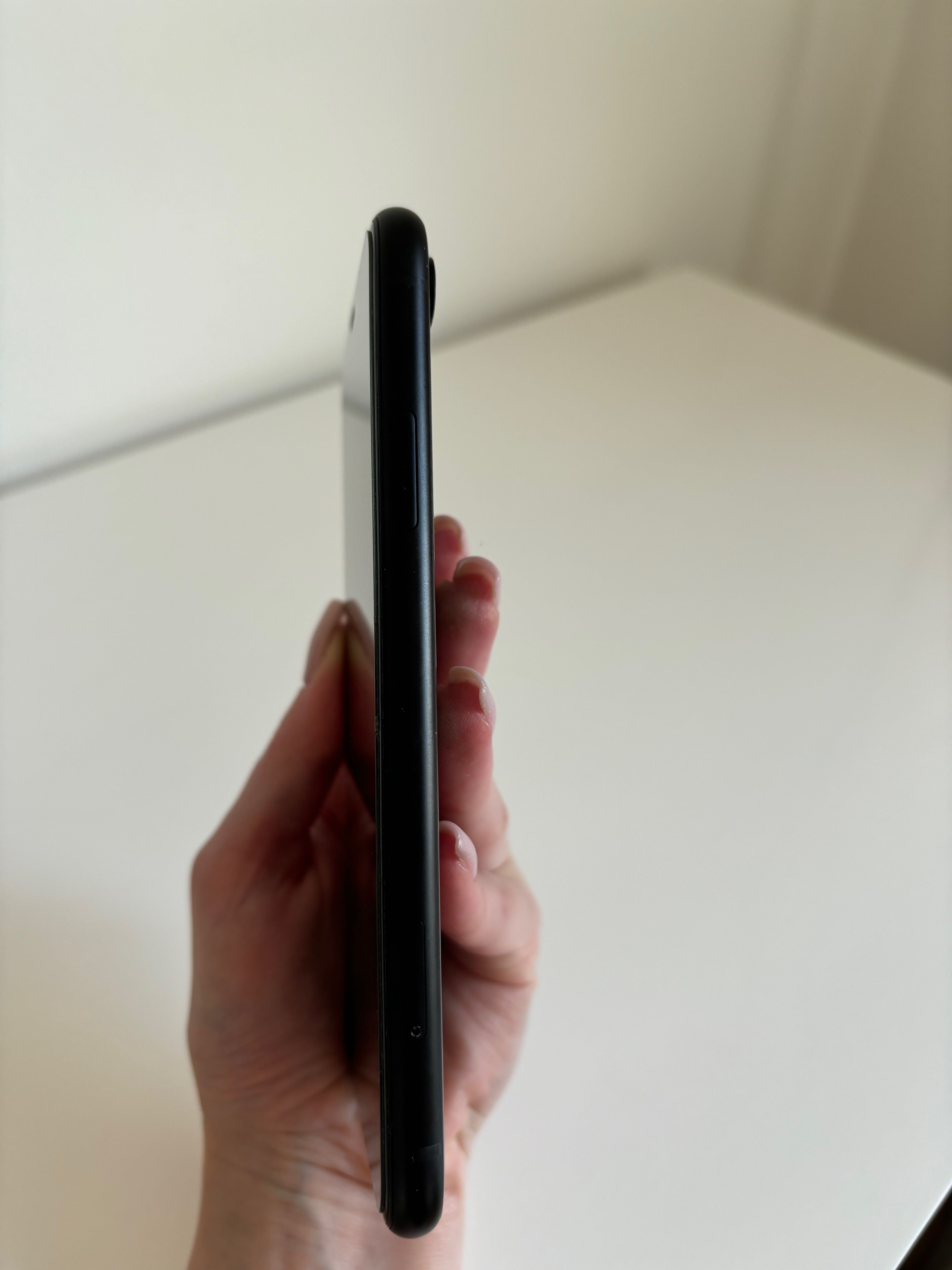 iPhone XR czarny 64 GB
