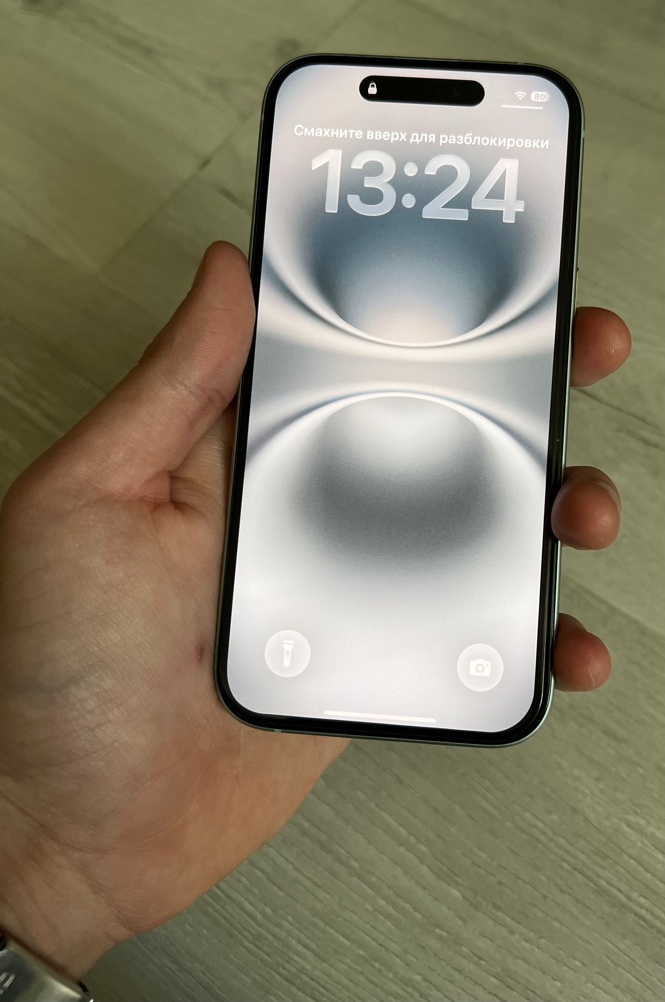 iPhone 15 128gb r sim почти новый