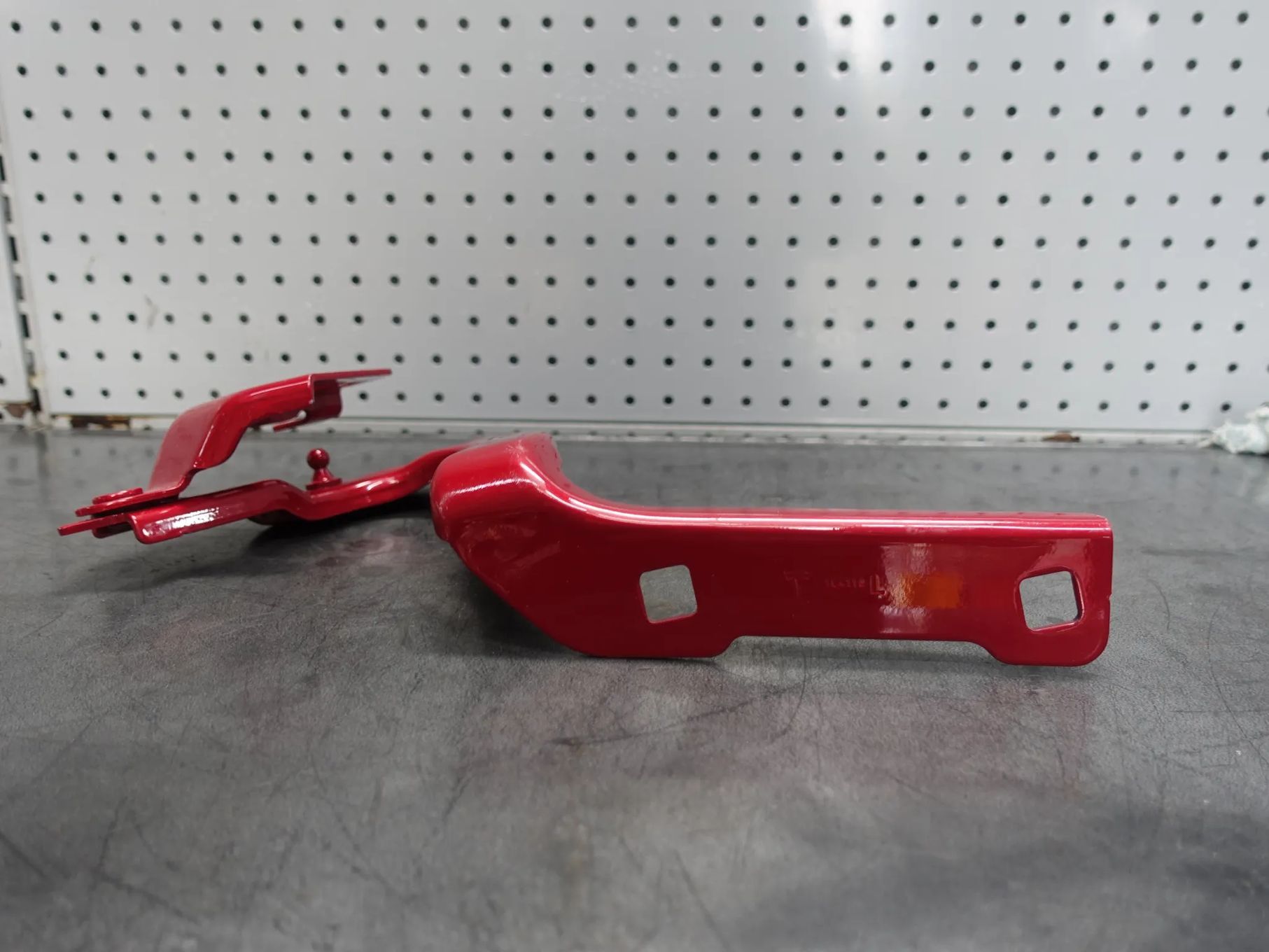 Zawias Maski Lewy Tesla Y 1496267-00-C