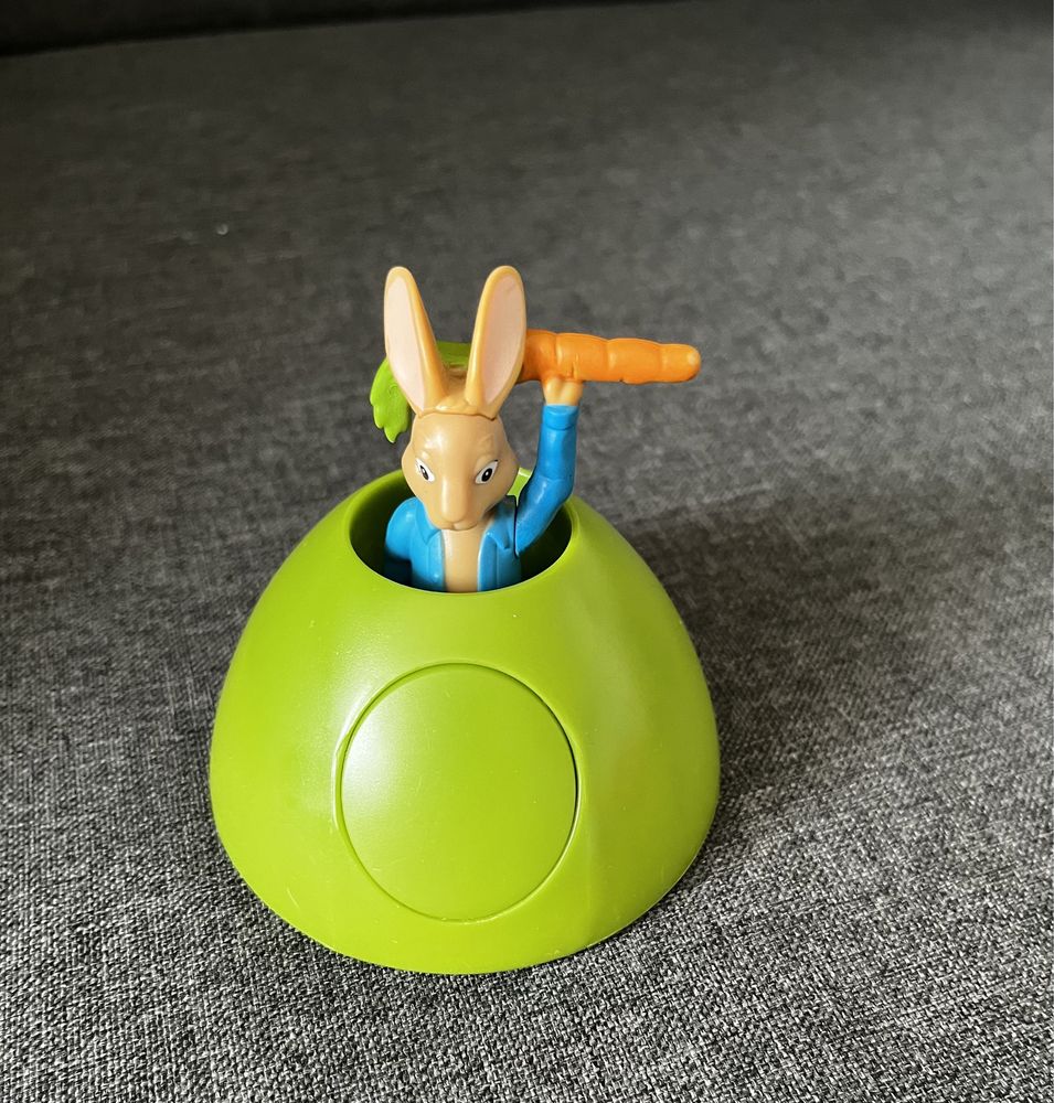 Іграшка фігуруа кролик Петрик з МакДональдз Хеппі Міл