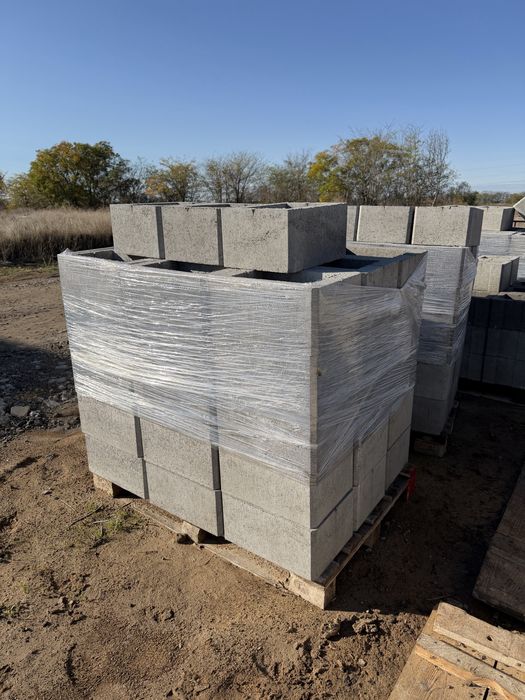 Блок для паркана