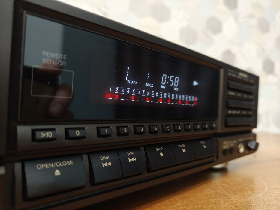 Odtwarzacz CD Technics SL-PG400A