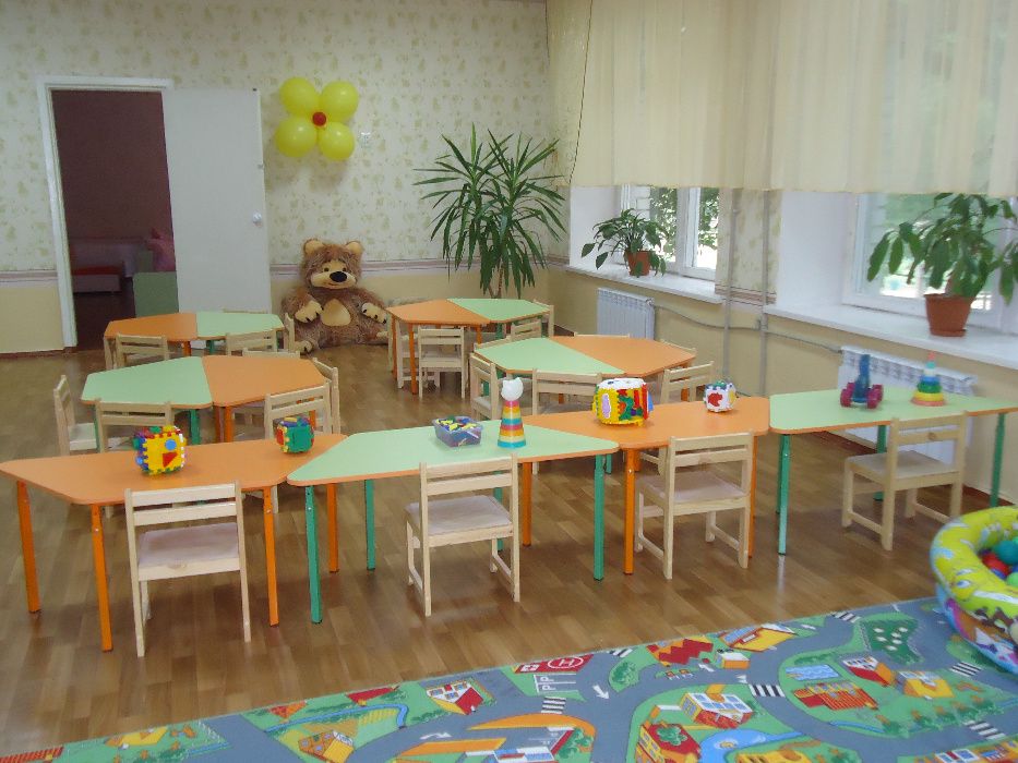 Столик дитячий регульований