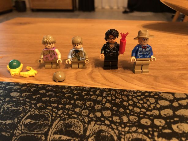 Lego trzy zestawy figurek z seri jurassik world