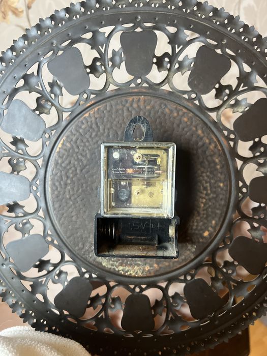 Metalowy zegar ścienny