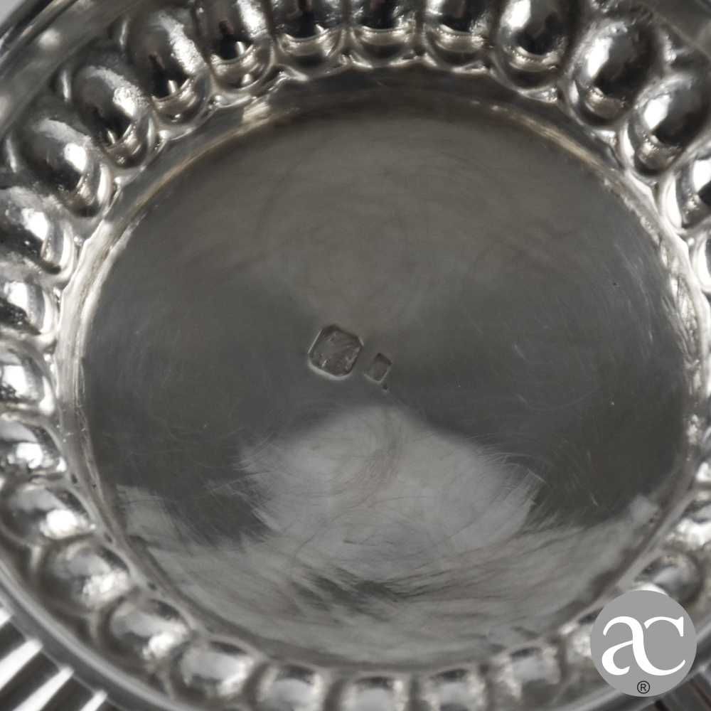 Taça em prata portuguesa Águia, decoração canelados