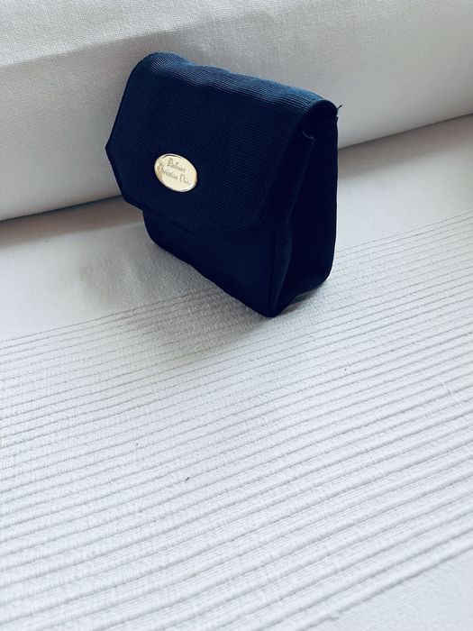 Pequeno estojo para por na carteira