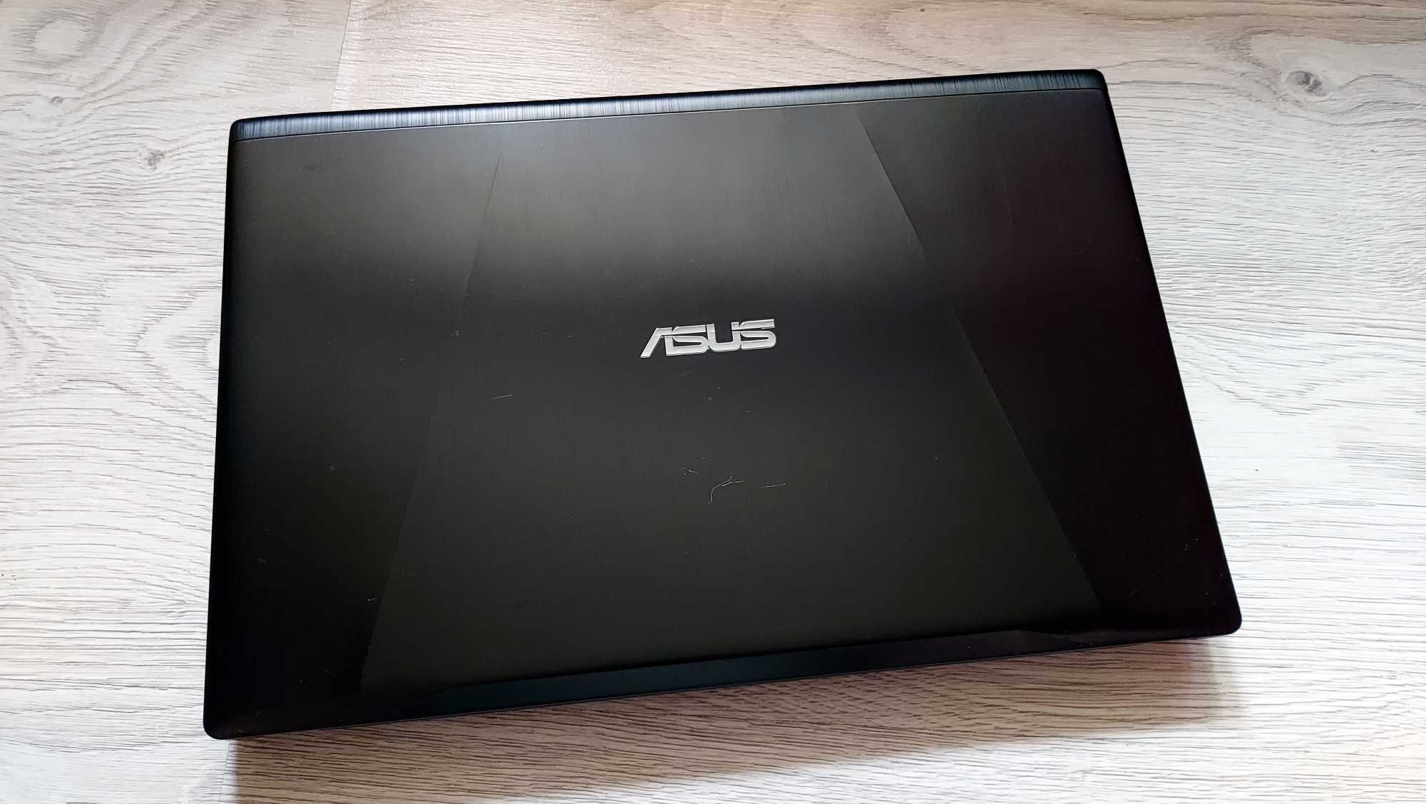 Asus ROG Strix Gaming 17,3" - i7 GTX1050Ti 16GB SSD256GB+1TB