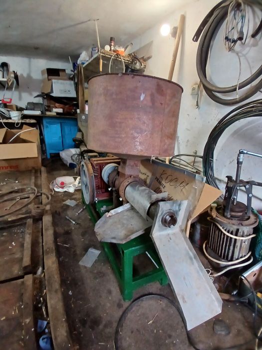 Продам двух шнековий маслопрес олійниця