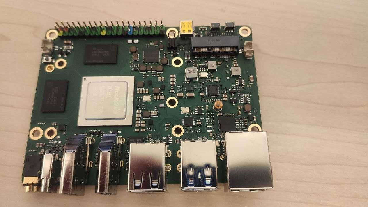 Radxa Rock5 Model B 4GB RK3588 2,5 Gbe NVMe (Raspberry Pi 5)