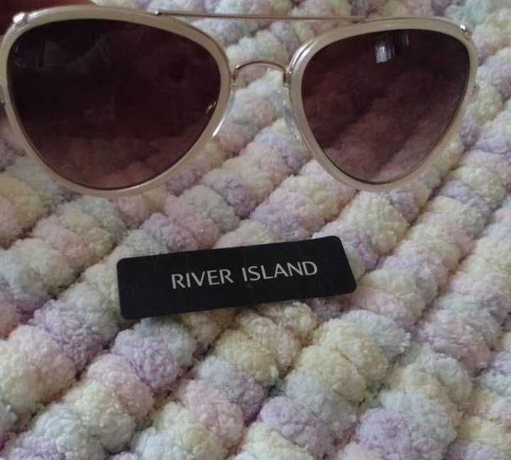 RIVER ISLAND/ Ekskluzywne okulary przeciwsłoneczne z Londynu