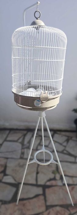 Gaiola tamanho medio com tripe para despachar