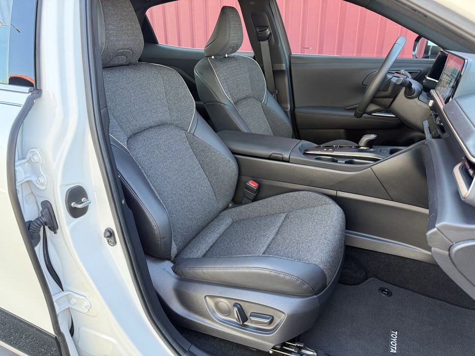 Toyota Crown, 2024 року, 2.5 гібрид, автомат, повний привід, 35т.км,