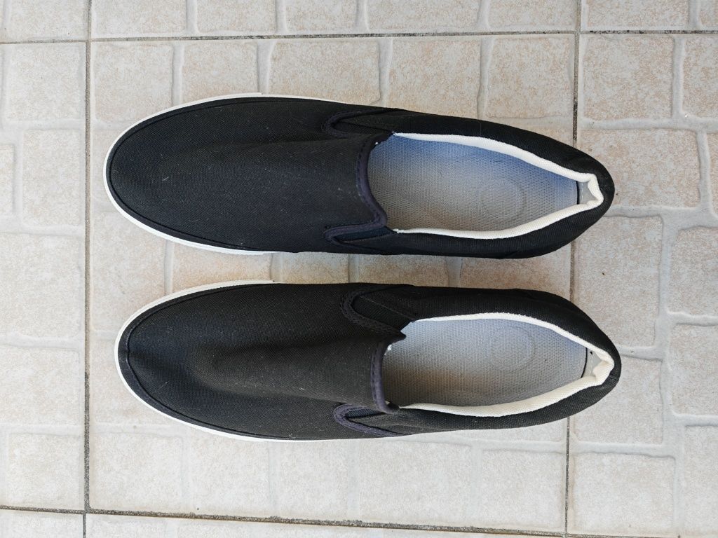 Sapatilha preta como nova para homem da MUJI