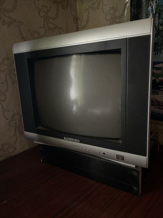 Продам телевизор rainford