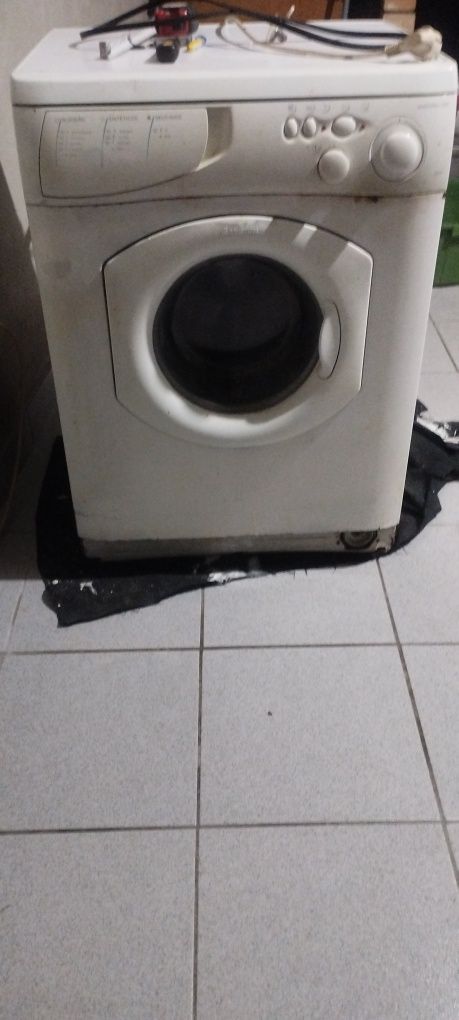 Máquina de lavar roupa Ariston