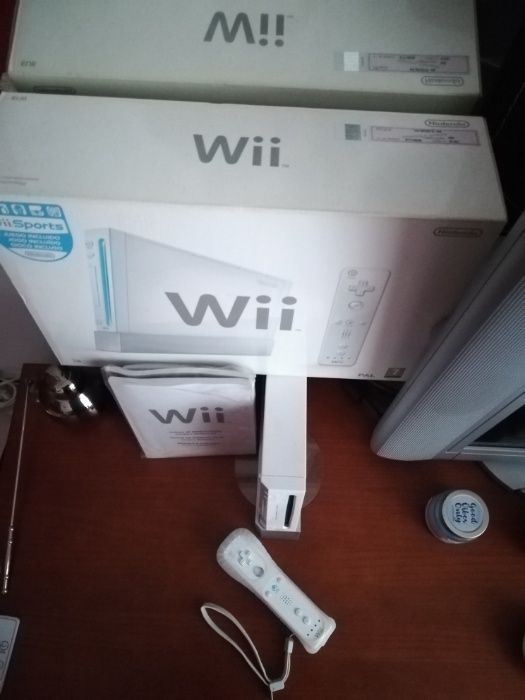 Consola Wii + comando + capa de protecção em silicone