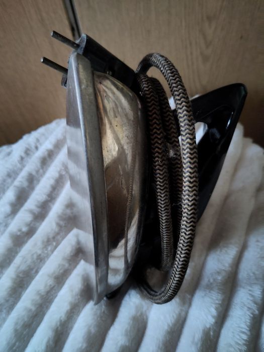 Żelazko PRL działające