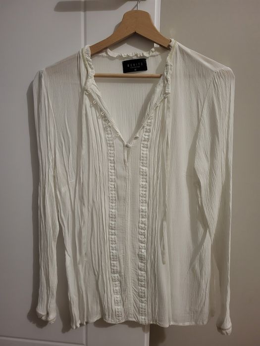 Biała elegancka bluzka koszulowa Mohito