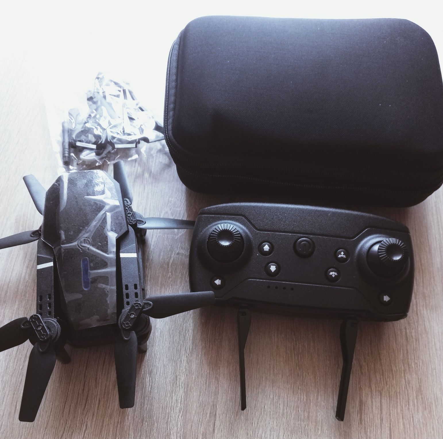 Nowy profesjonalny dron 4K E 88.