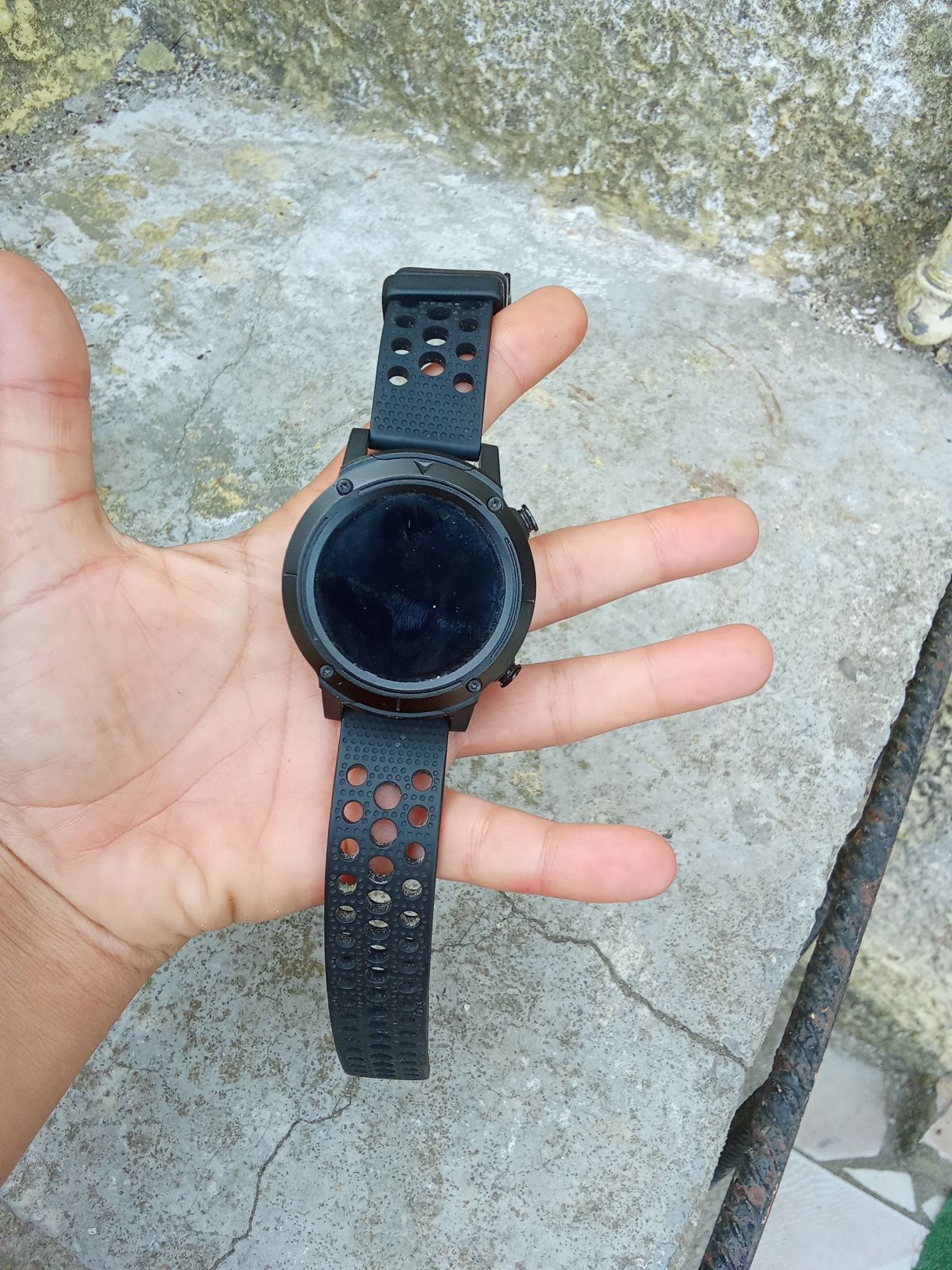 Smartwatch com bluetooth Goodis SW6468BK Preto"compatível com android