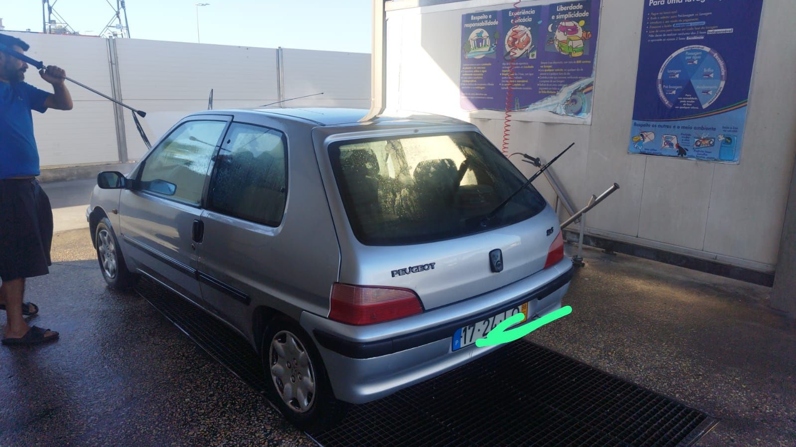 Peugeot 106.                ...