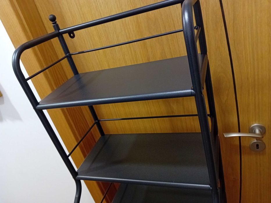 Estante Preta do IKEA