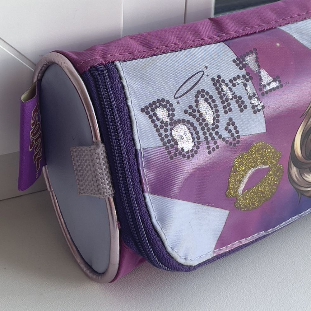 Школьный пенал Bratz в нормальном состоянии