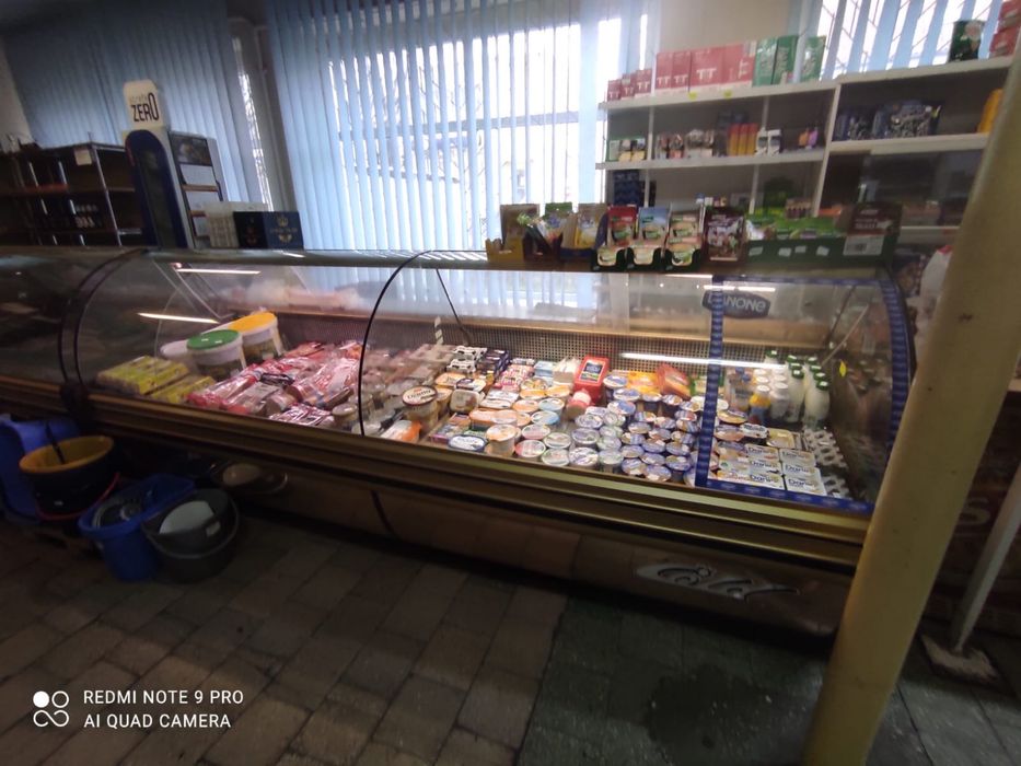 Lada chłodnicza witryna sklepowa