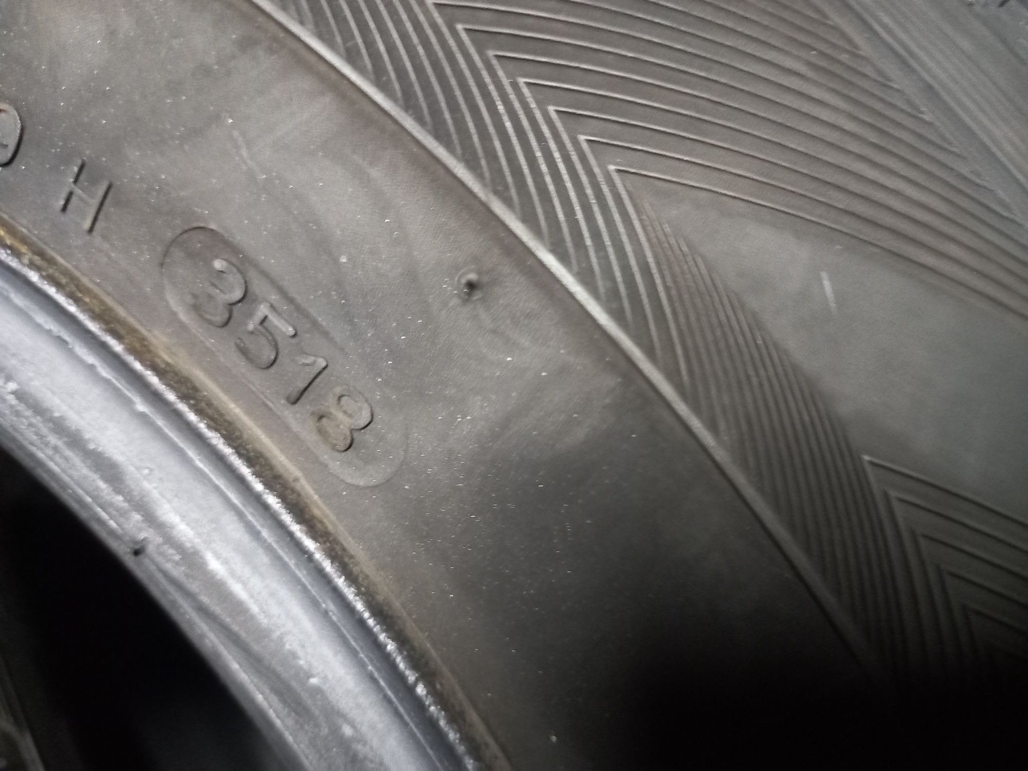 Opony używane 215/70/15c hankook 2x6 mm