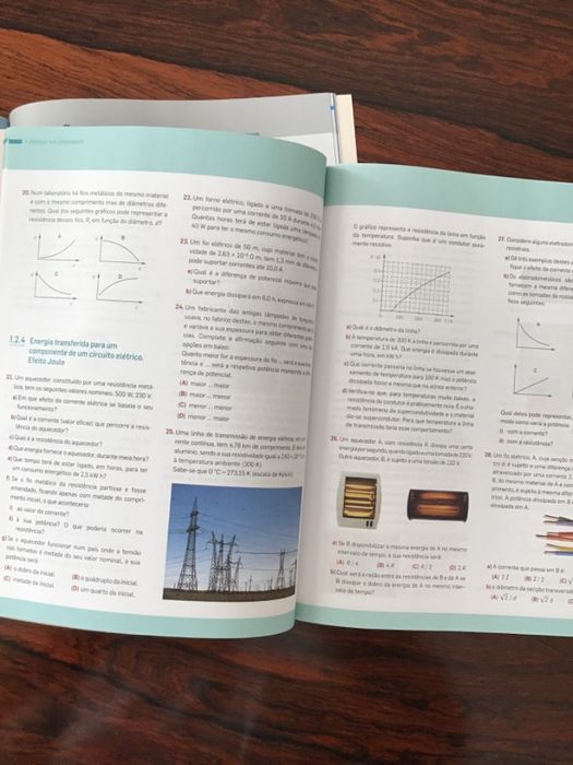 2 livros de exercícios de Física e Química A, 10° ano