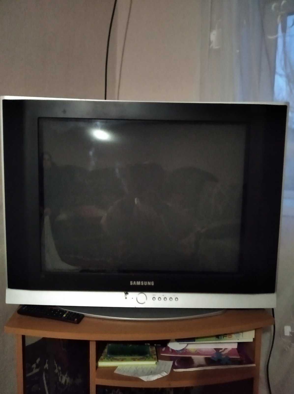 телевізор SAMSUNG по діагоналі 68 см