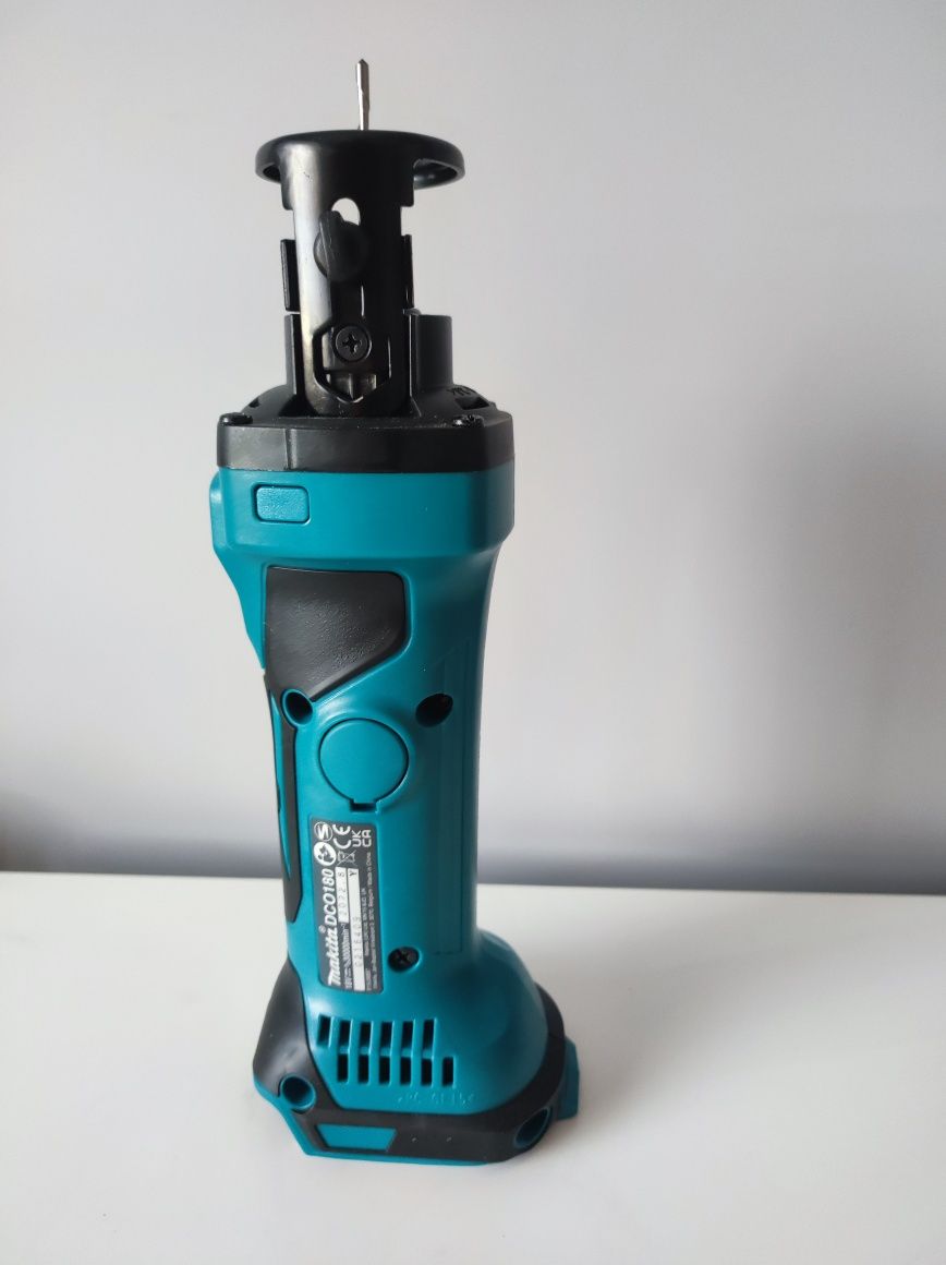 Фрезер для гіпсокартону Makita DCO180Z