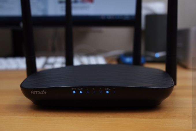 Роутер Tenda AC5. ГГц - 5, 2.4 + usb кабель для павербанку.