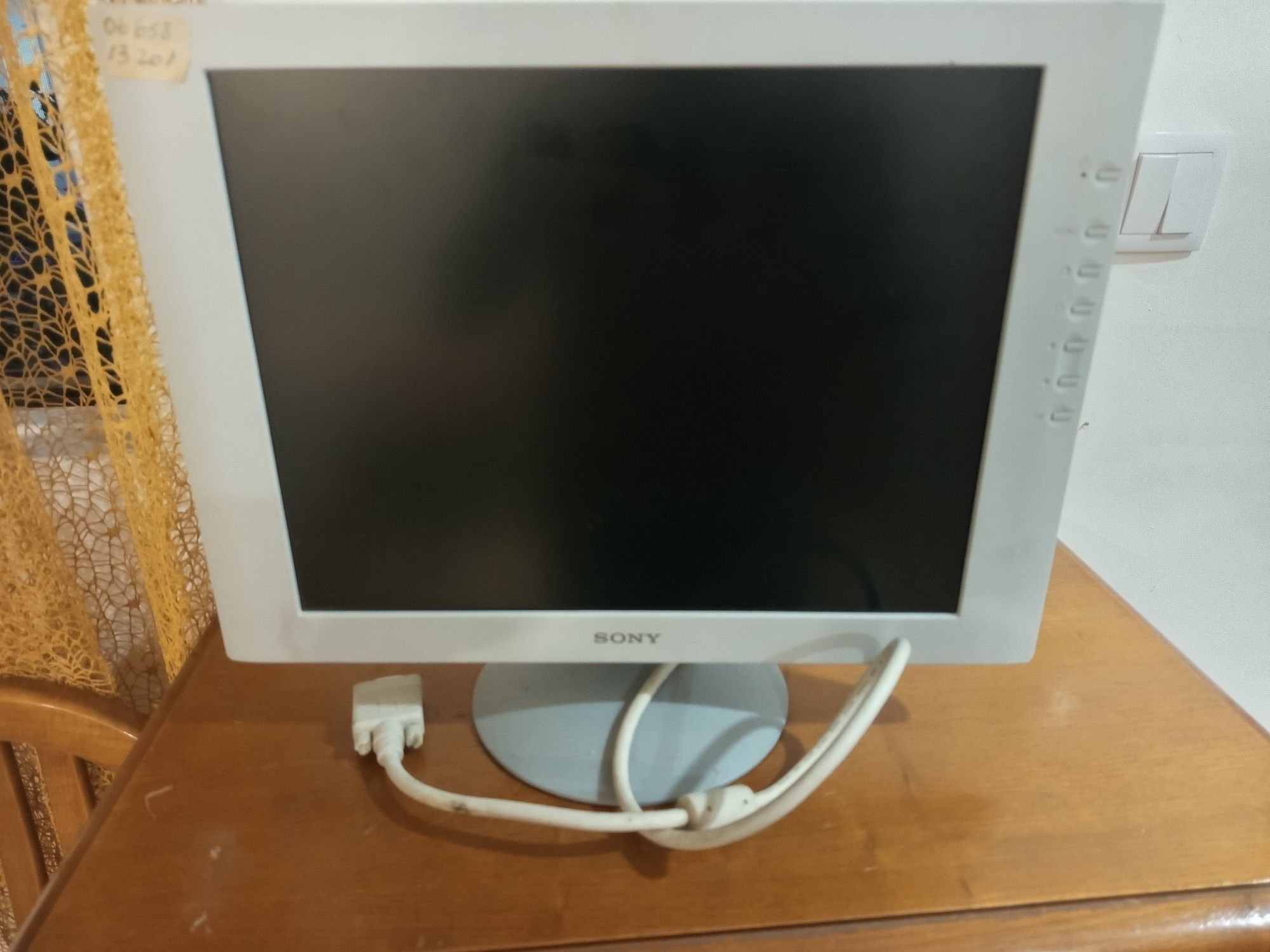 TVs/DVD/monitores vários aparelhos