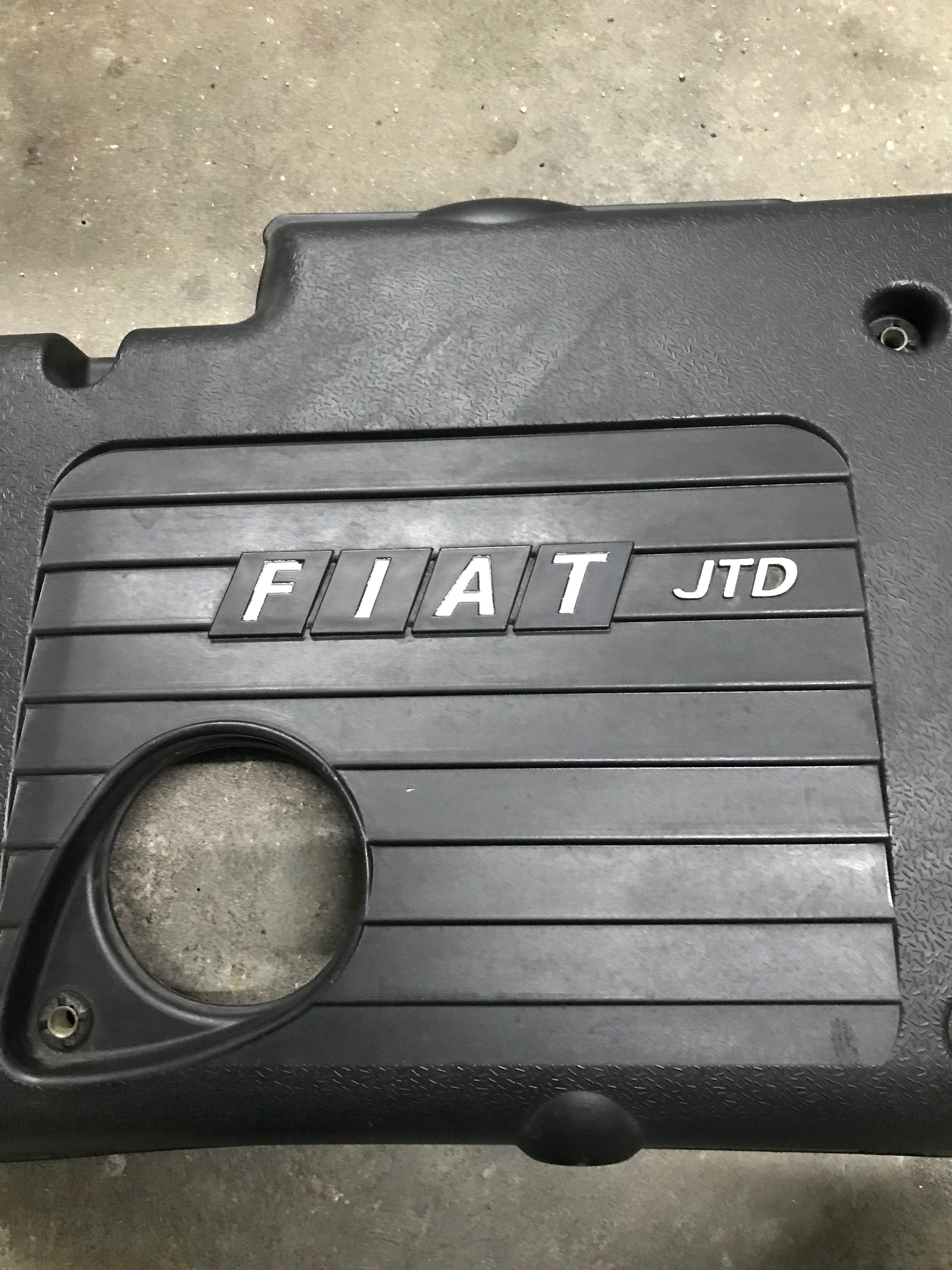 Tampa de motor Fiat
